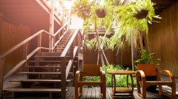 Escaleras de madera para exterior