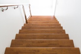 La mejor opción para tus escaleras de obra revestir con madera