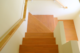 La belleza natural de los pasamanos de madera