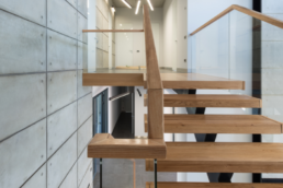 escaleras de madera estilo y sostenibilidad