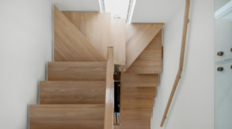 Cómo elegir la escalera de madera perfecta para tu hogar