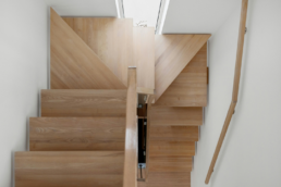 Cómo elegir la escalera de madera perfecta para tu hogar